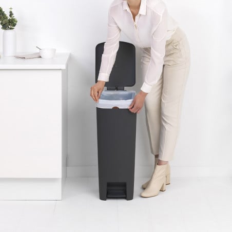 Кош за смет с педал Brabantia StepUp 1005557, 40 л, Екологични материали, Голям отвор, Тъмносив