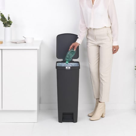 Кош за смет с педал Brabantia StepUp 1005557, 40 л, Екологични материали, Голям отвор, Тъмносив