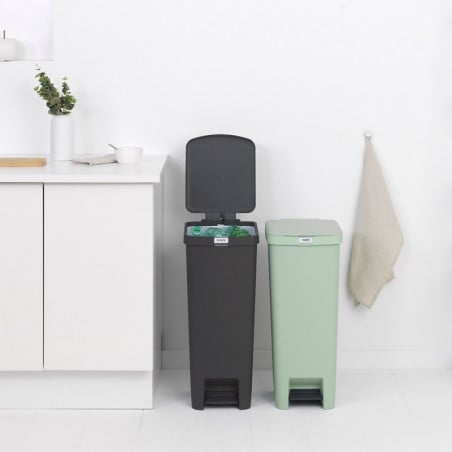 Кош за смет с педал Brabantia StepUp 1005557, 40 л, Екологични материали, Голям отвор, Тъмносив