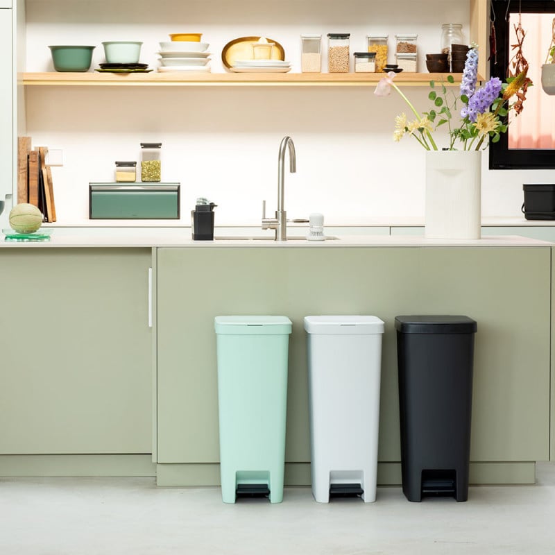 Кош за смет с педал Brabantia StepUp 1005557, 40 л, Екологични материали, Голям отвор, Тъмносив