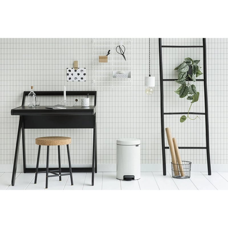 Кош за смет с педал Brabantia NewIcon 649032, 12 л, Леко затваряне, Противоплъзгаща основа, Бял