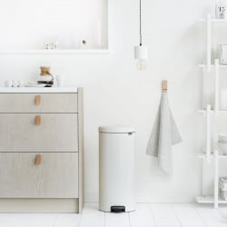 Кош за смет с педал Brabantia NewIcon 649049, 30 л, Леко затваряне, Противоплъзгаща основа, Бял