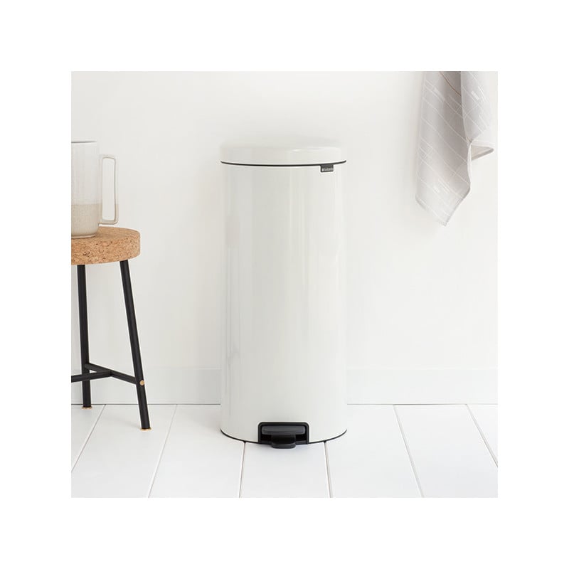 Кош за боклук с педал Brabantia NewIcon 649063, 30 л, Леко затваряне, Противоплъзгаща основа, Метална вътрешна кофа, Бял