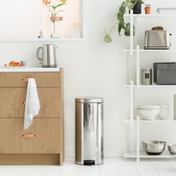 Кош за боклук с педал Brabantia NewIcon 649064, 30 л, Леко затваряне, Противоплъзгаща основа, Метална вътрешна кофа, Инокс