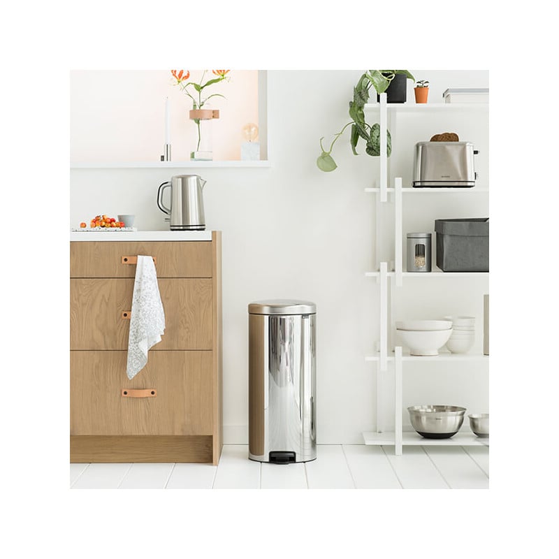 Кош за боклук с педал Brabantia NewIcon 649064, 30 л, Леко затваряне, Противоплъзгаща основа, Метална вътрешна кофа, Инокс