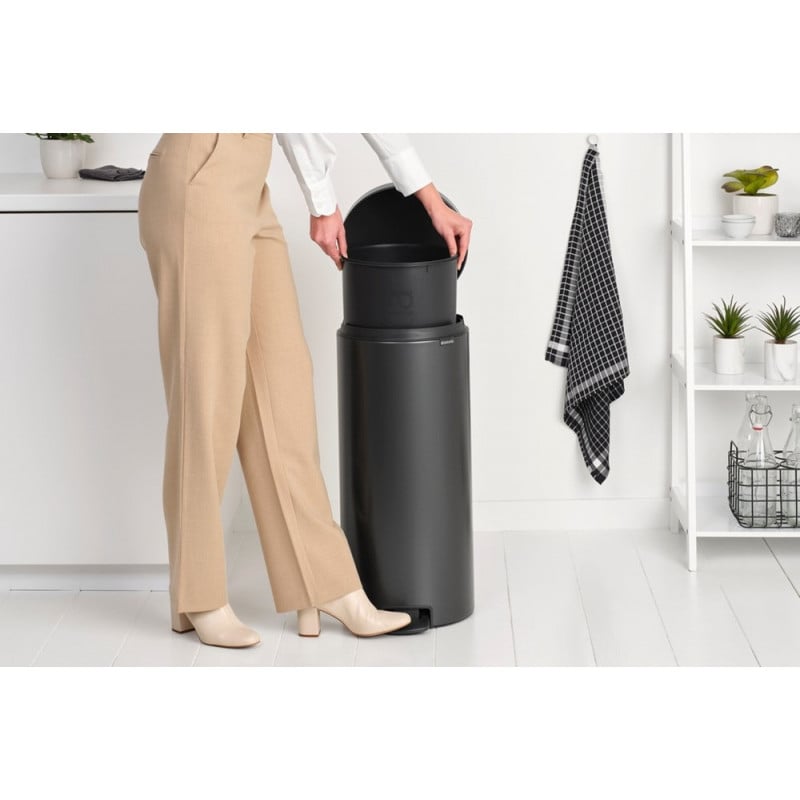 Кош за боклук с педал Brabantia NewIcon 1008850, 30 л, Леко затваряне, Противоплъзгаща основа, Тъмносив