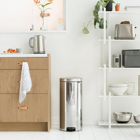 Кош за боклук с педал Brabantia NewIcon 649055, 30 л, Леко затваряне, Противоплъзгаща основа, Инокс