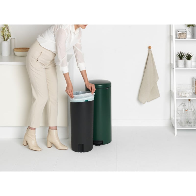 Кош за боклук с педал Brabantia NewIcon 1003210, 30 л, Леко затваряне, Противоплъзгаща основа, Тъмнозелен