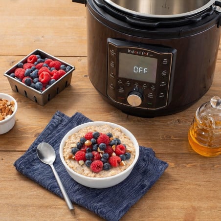 Мултикукър Instant Pot PRO 6 112016701, 1200W, 5.7 л, 28 програми, 11 Системи за безопасност, Черен