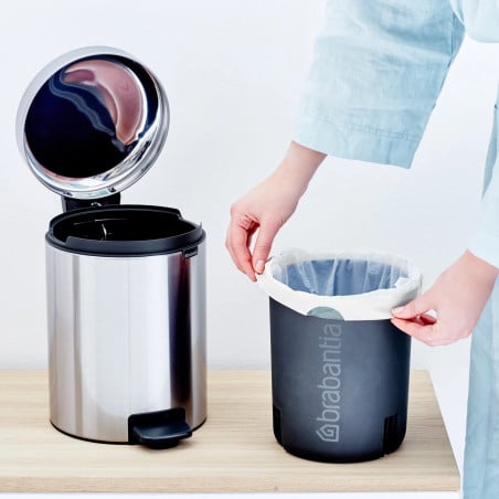 Кош за боклук с педал Brabantia NewIcon 649016, 5 л, Плавно затваряне, Противоплъзгаща основа, Устойчив на пръстови отпечатъци, Инокс/Мат