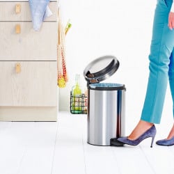 Кош за боклук с педал Brabantia NewIcon 649031, 12 л, Плавно затваряне, Противоплъзгаща основа, Устойчив на пръстови отпечатъци, Инокс/Мат