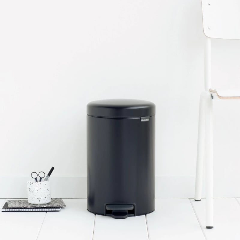 Кош за боклук с педал Brabantia NewIcon 649029, 12 л, Плавно затваряне, Противоплъзгаща основа, Черен